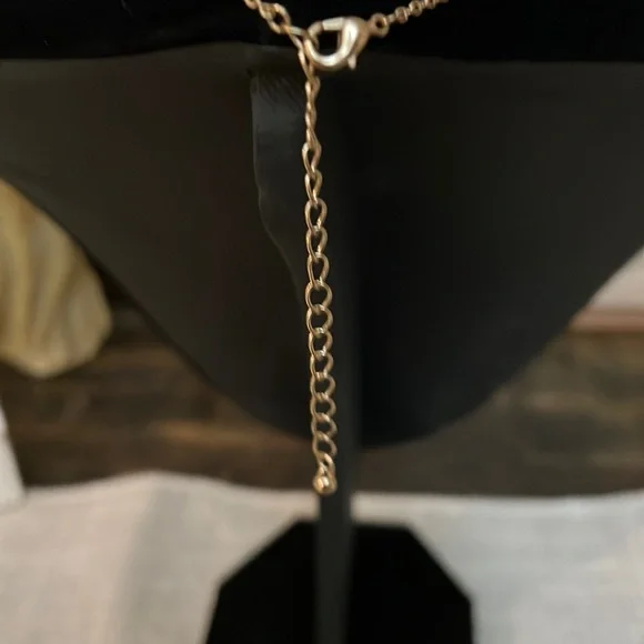 Pre-Owned Necklace in Excellent Condition - Picture 2 of 2